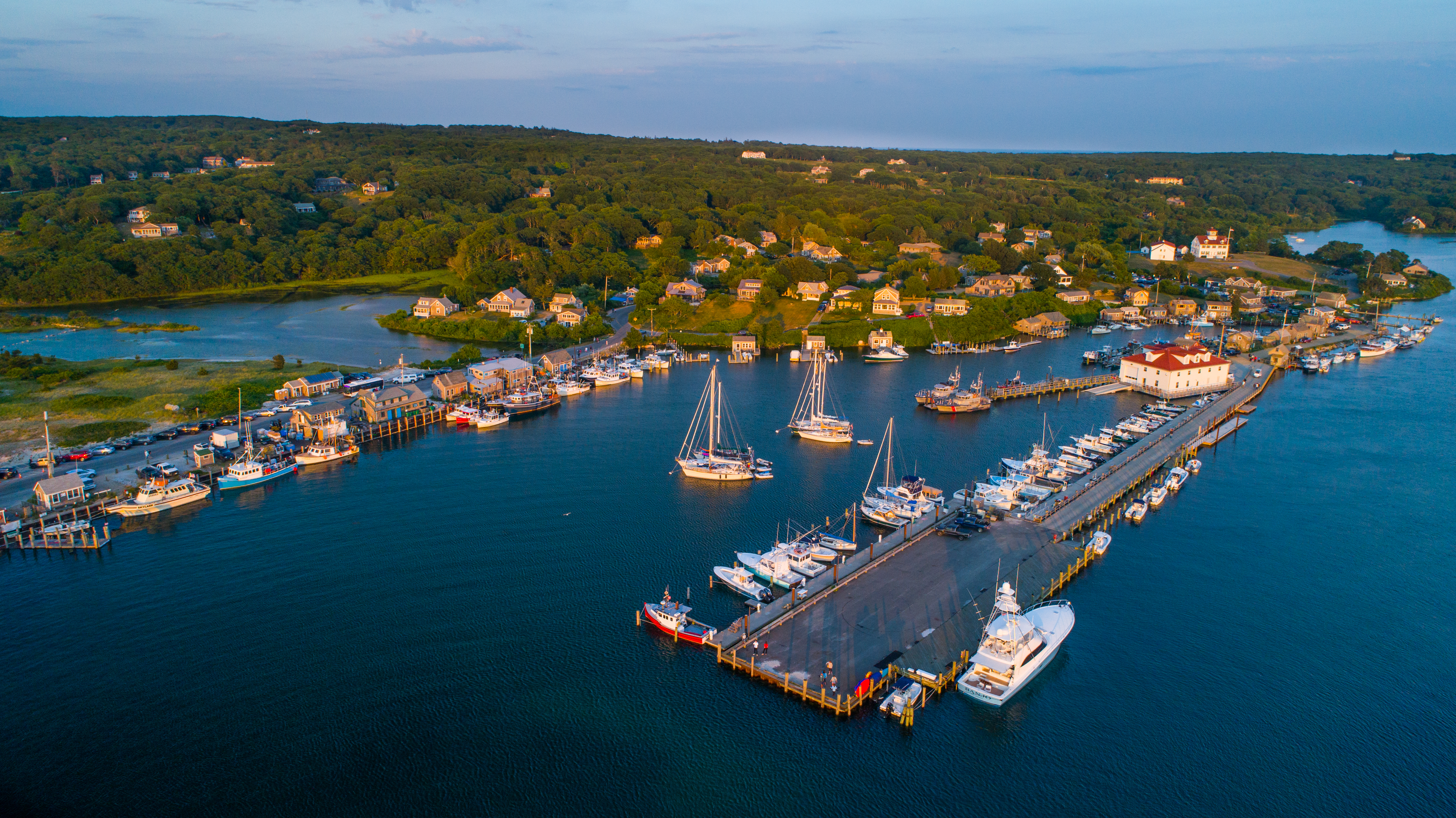 menemsha harbor marthas vineyard