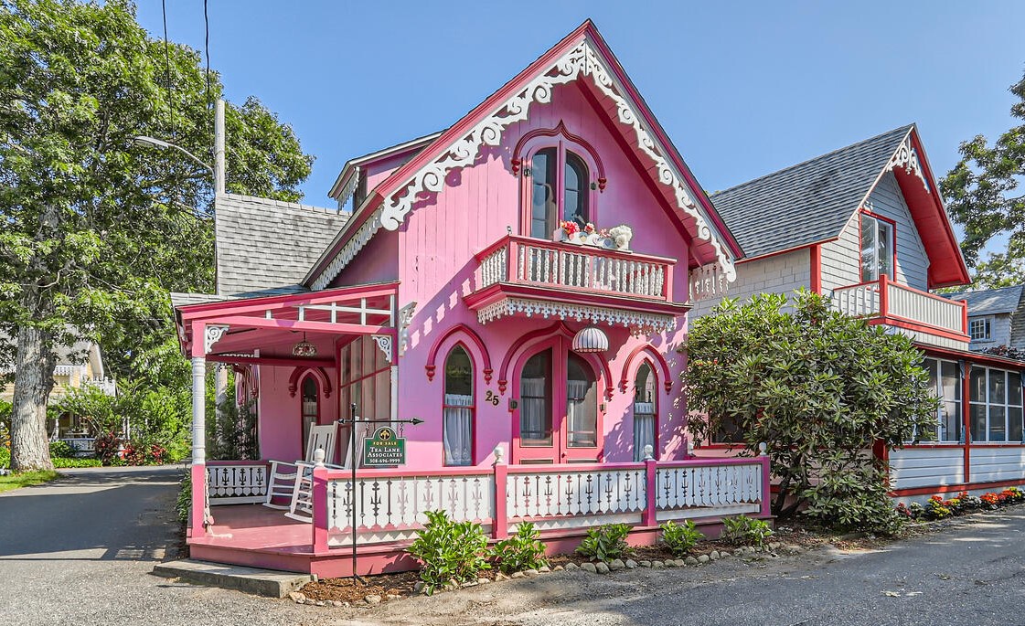 Historic Pink House, marthas vineyard, Barbie dream house