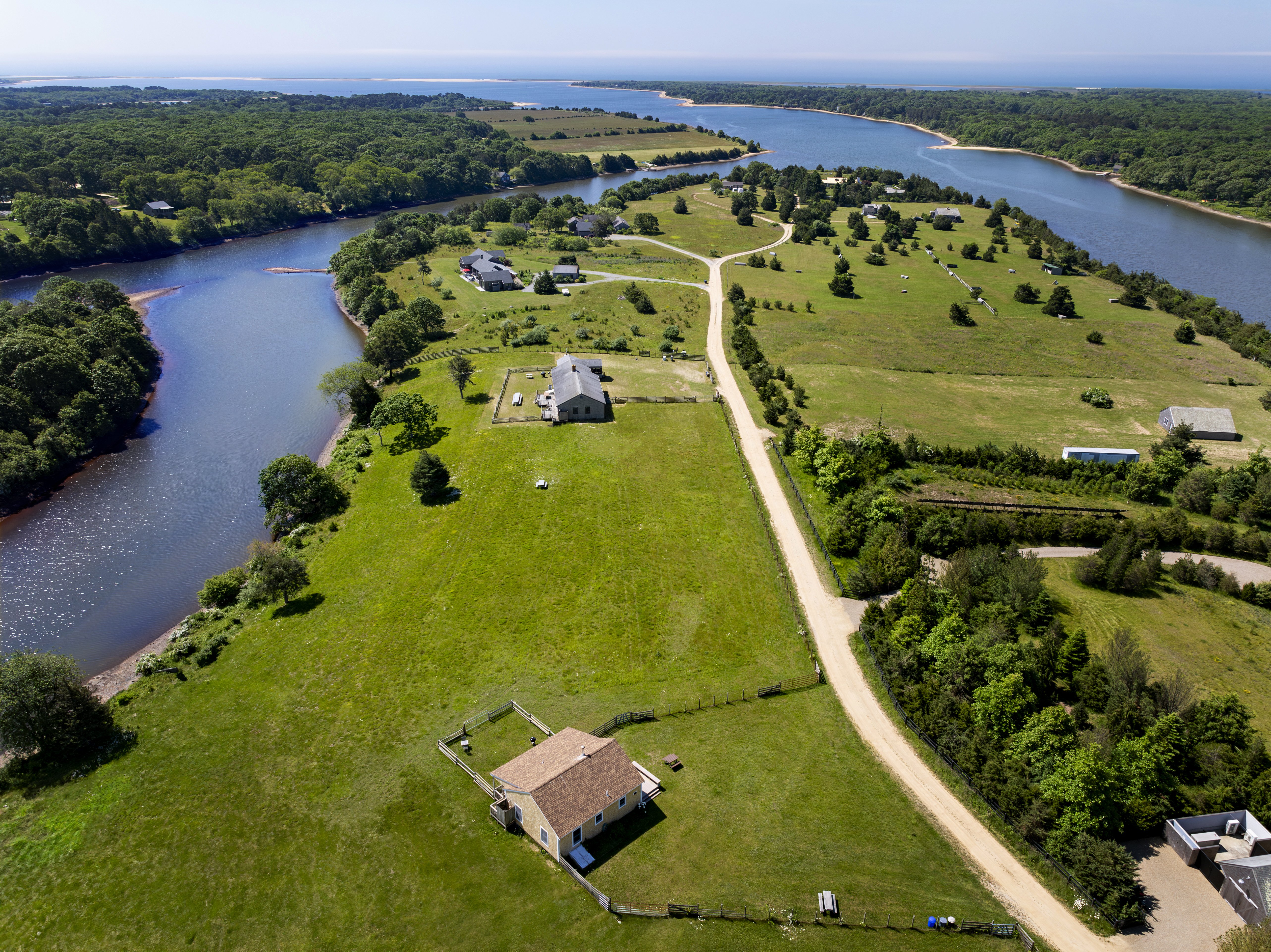 https://www.tealaneassociates.com/for-sale/104-pond-view-farm-road-west-tisbury