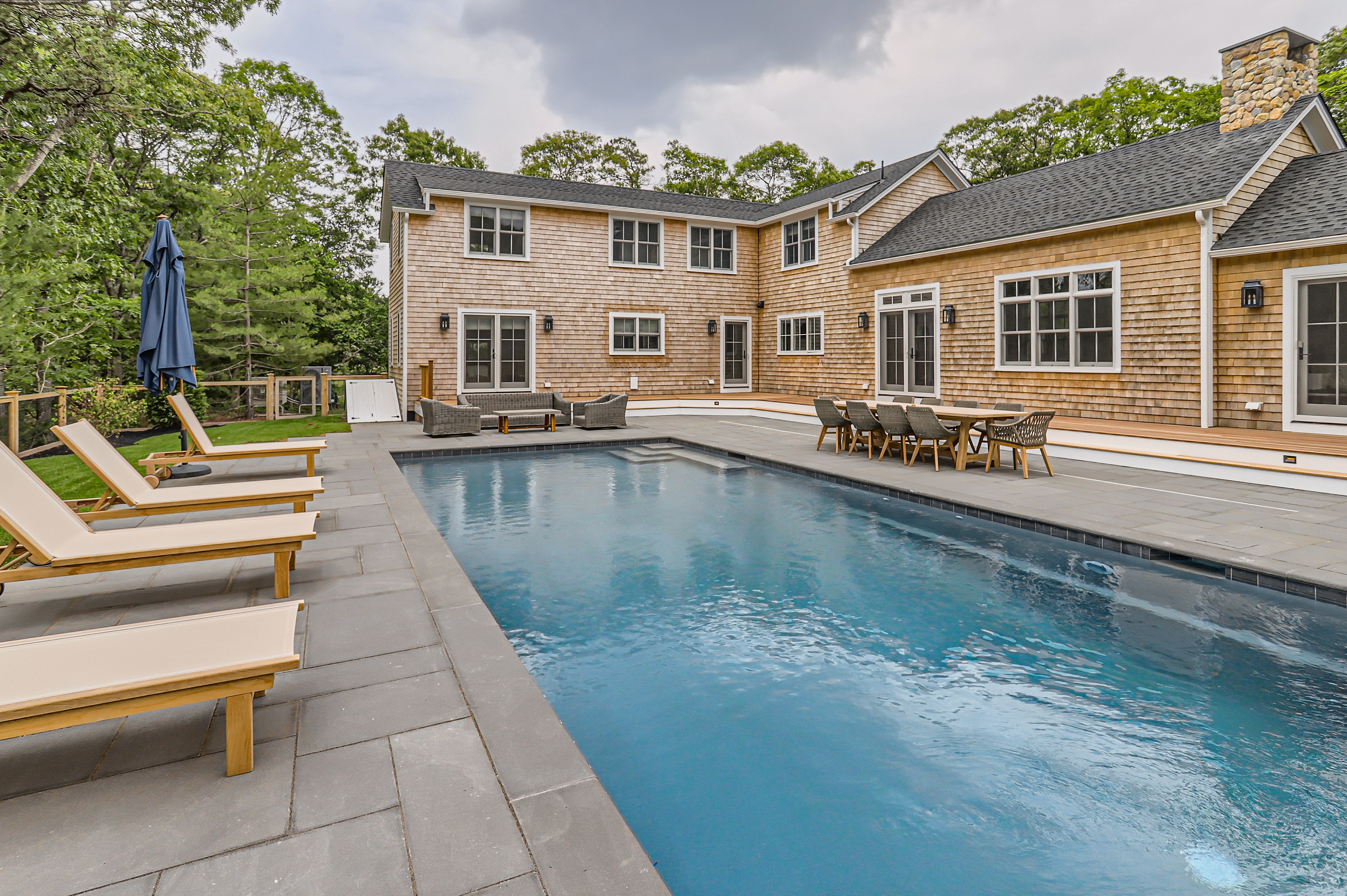 house with swimming pool