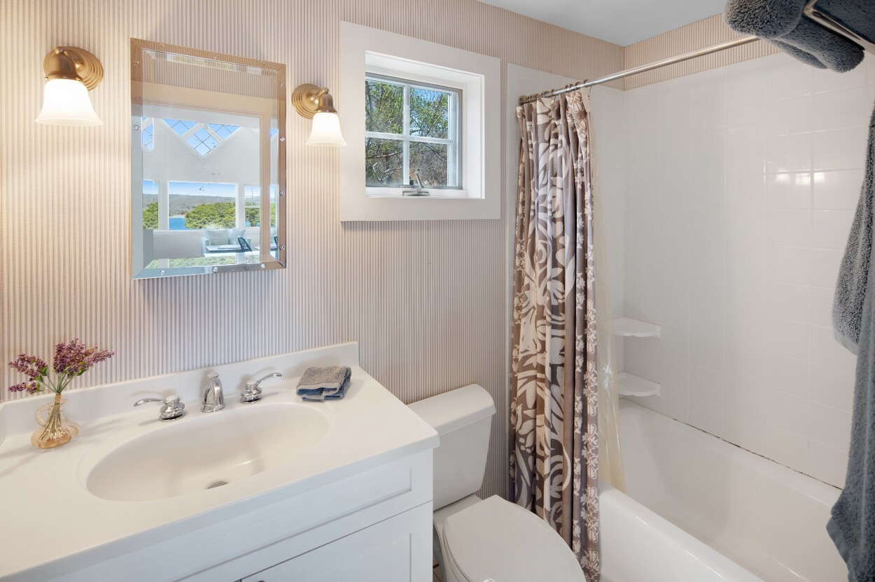 1 Clam Point Cove Road, Chilmark