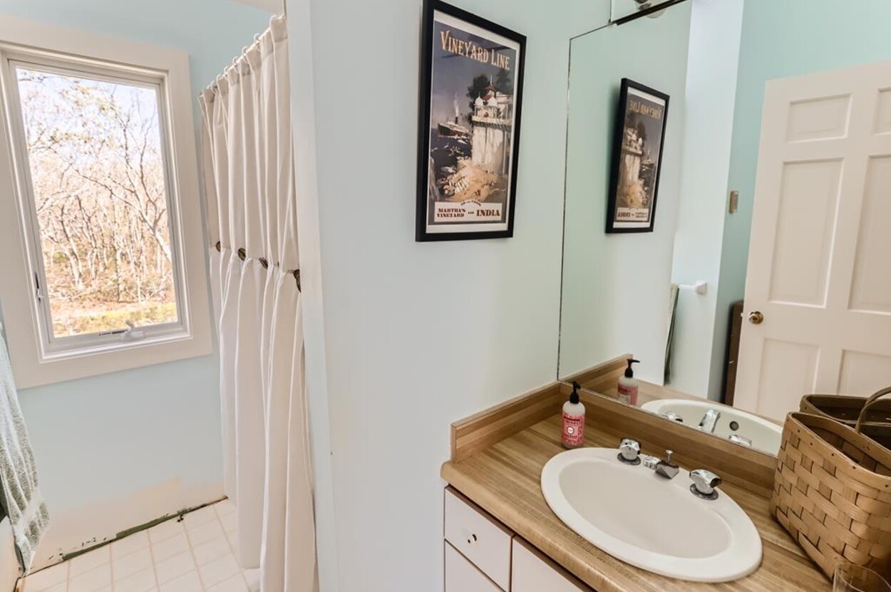 Near Bike Path West Tisbury 155607 4 bedrooms, 3 baths