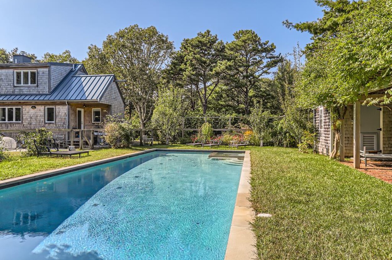 UpIsland Chilmark 157652 3 bedrooms, 2 baths